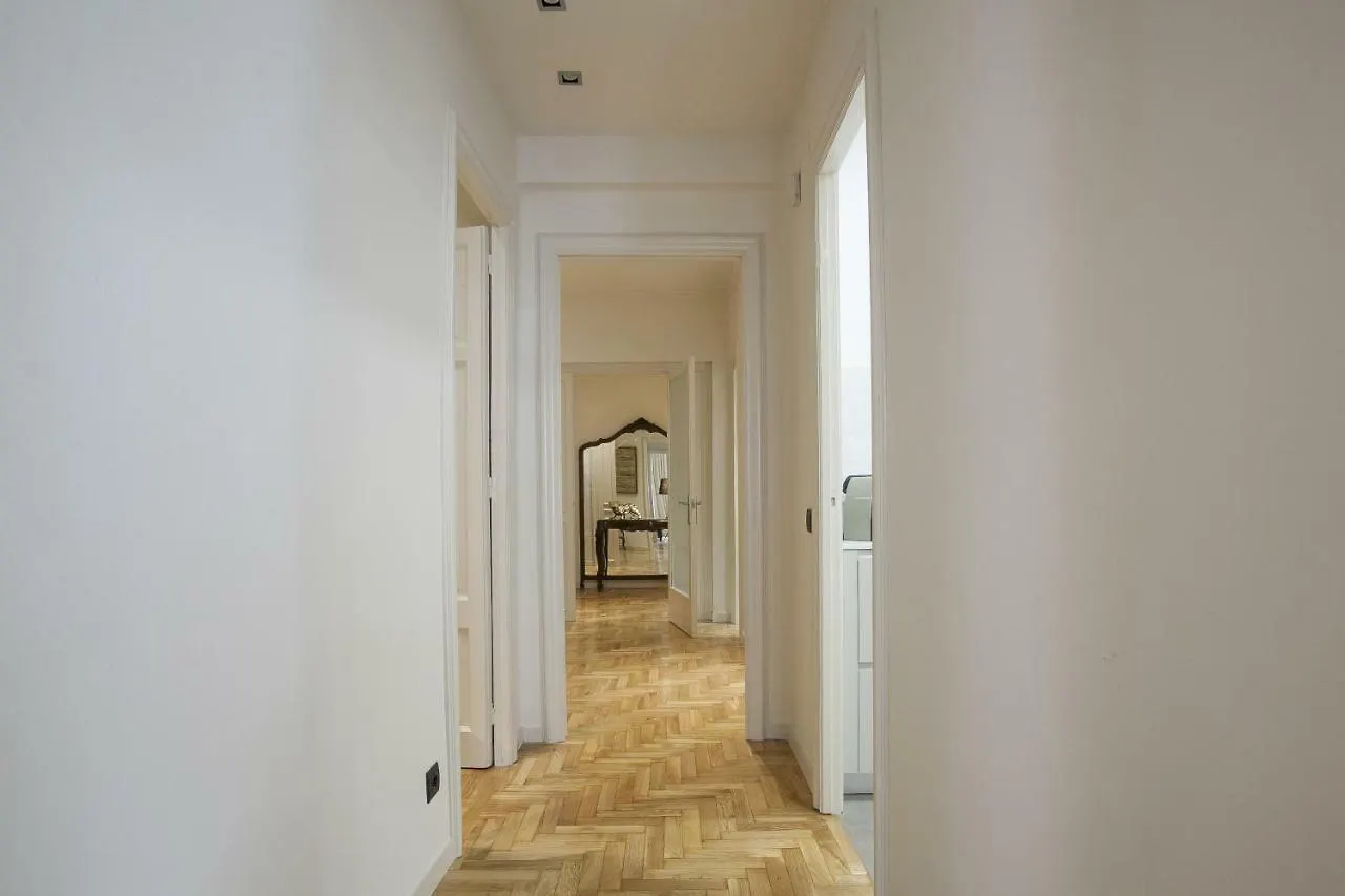 Tendency Sagrada Familia Luxury Barselona İspanya